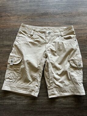 Kuhl Women's Cargo Shorts in Khaki
